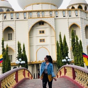 Meet your Posher, Monica